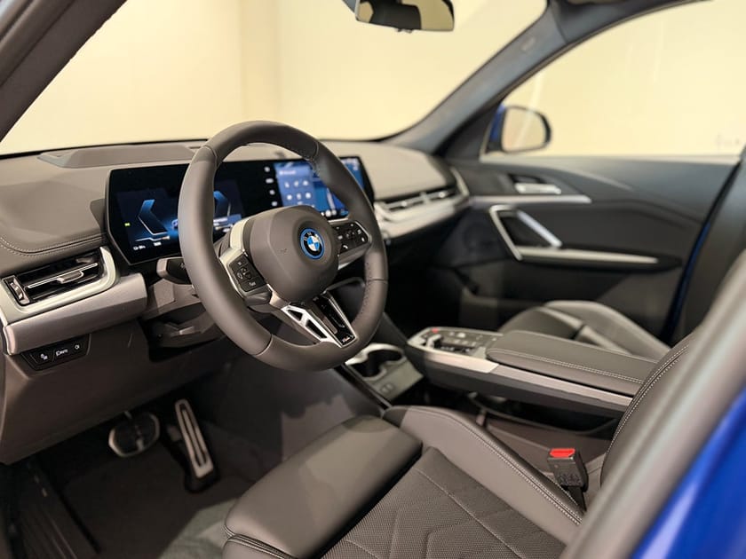 Bild 4 av BMW iX1 xDrive30 xDrive30, M-Sport, Driving Plus, Parking Plus, Drag