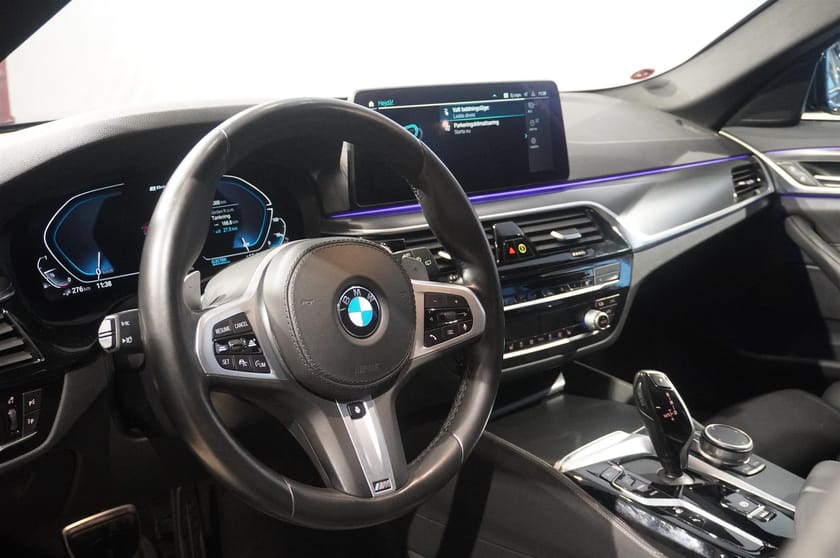 Bild 2 av BMW 530e xDrive Touring M-Sport Backkamera Drag Navi