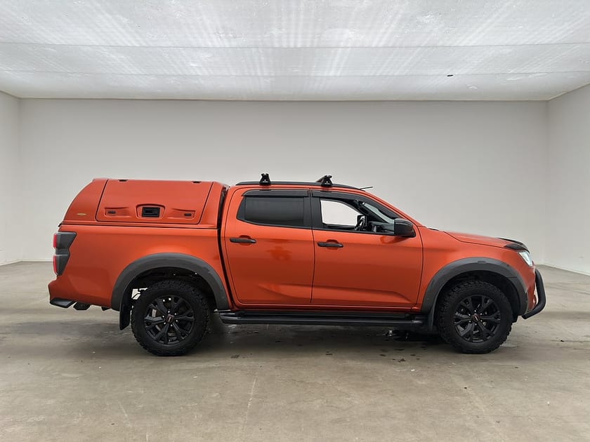 Bild 2 av Isuzu D-Max Crew Cab XRX 1.9 4WD Värmare Drag Skinn Diff CARPLAY Moms
