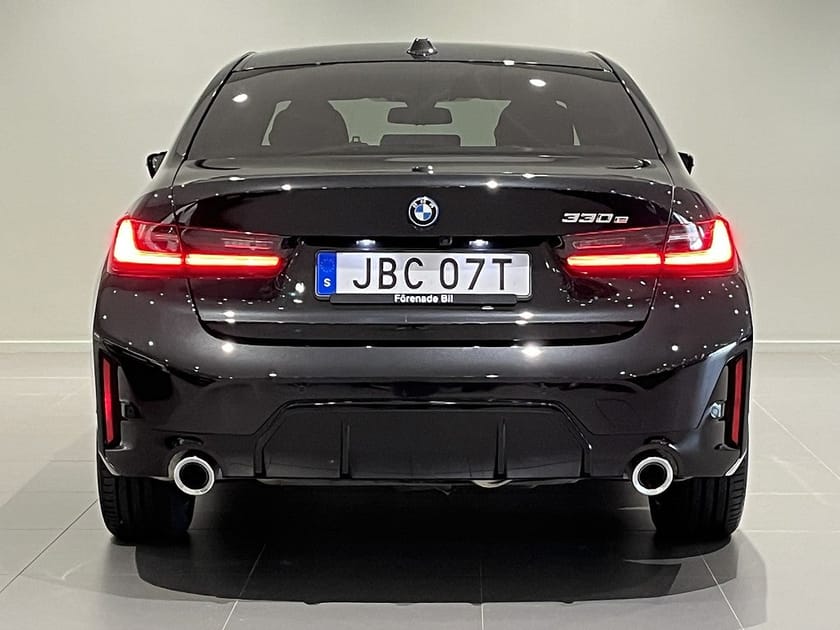 Bild 4 av BMW 330e Sedan M Sport Drag Adpt Farth HiFi Backkamera Rattvärme
