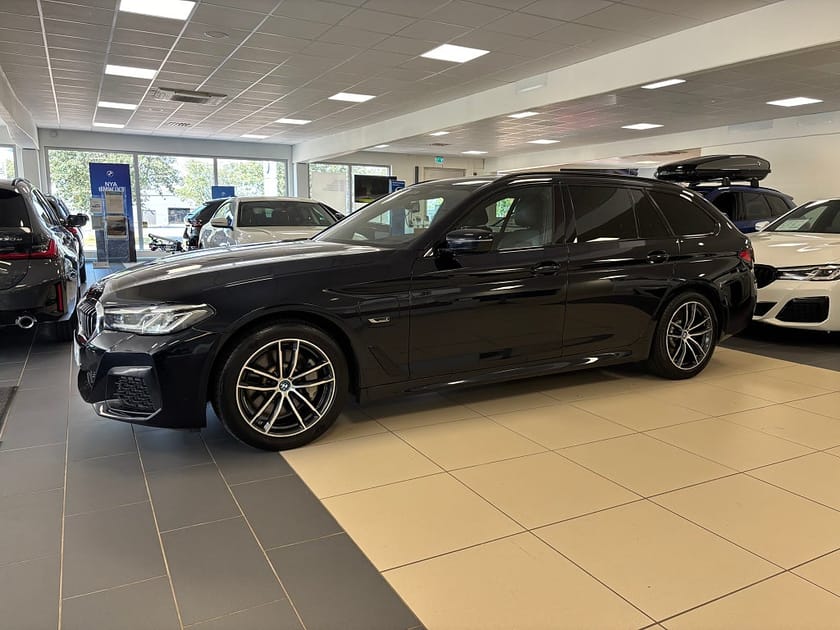 Bild 3 av BMW 530e xDrive Touring Sportstolar Rattvärme Drag