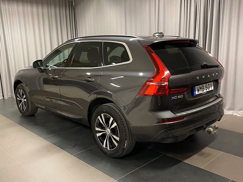 Bild 3 av Volvo XC60 B4 AWD Momentum Advanced Edition II Drag