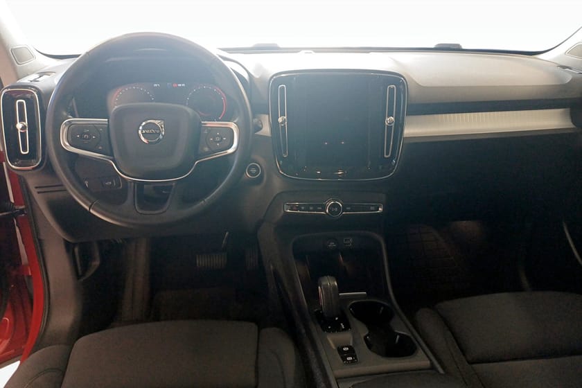 Bild 4 av Volvo XC40 B4 FWD Bensin Momentum Advanced SE