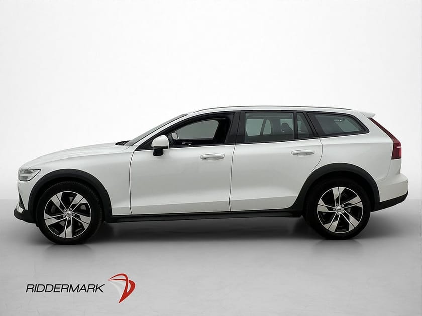Bild 4 av Volvo V60 Cross Country B4 AWD Momentum VOC D-Värm 360° Drag