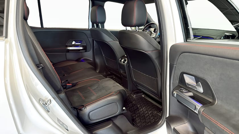 Bild 5 av Mercedes-Benz EQB 300 4MATIC AMG Widescreen Navi B-kamera 5-sits