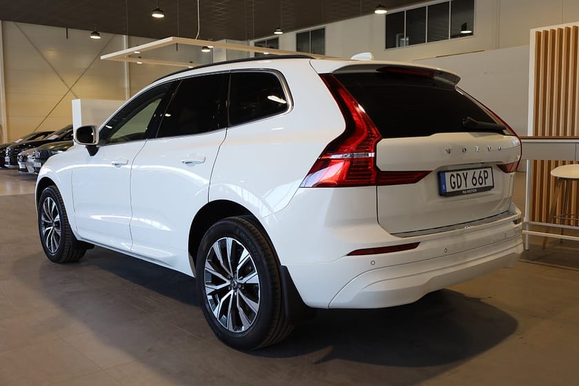 Bild 3 av Volvo XC60 B4 AUT Momentum Advanced Navi Kamera Keyless CarPlay