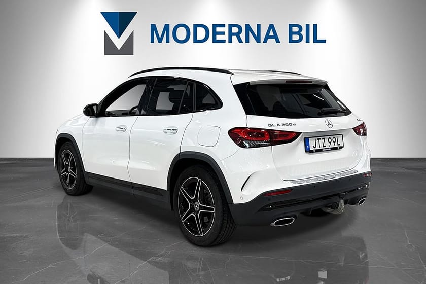 Bild 4 av Mercedes-Benz GLA 200 d 4MATIC 4M AMG Line Nyservad Night Premiumpaket Värmare