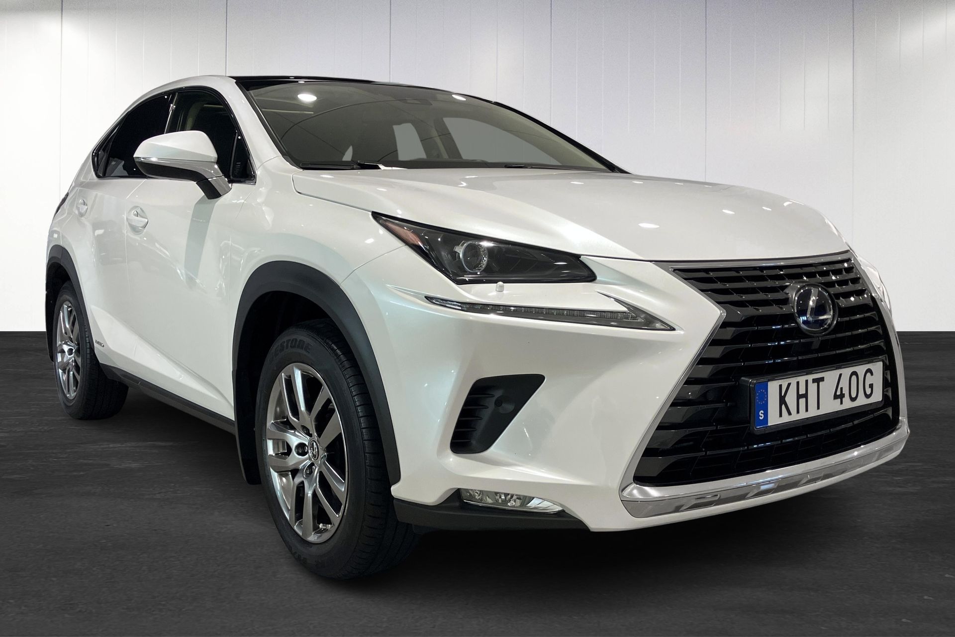 Lexus NX 300h Executive 2019, bild 2/10