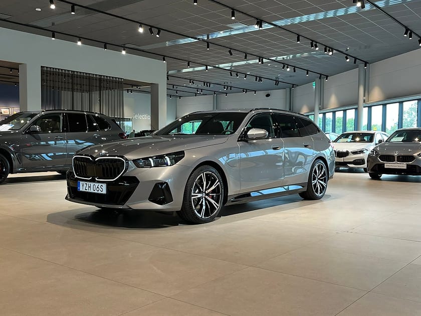 Bild 1 av BMW 530e xDrive Touring M Sport Pro D/A Plus Harman/Kardon Drag