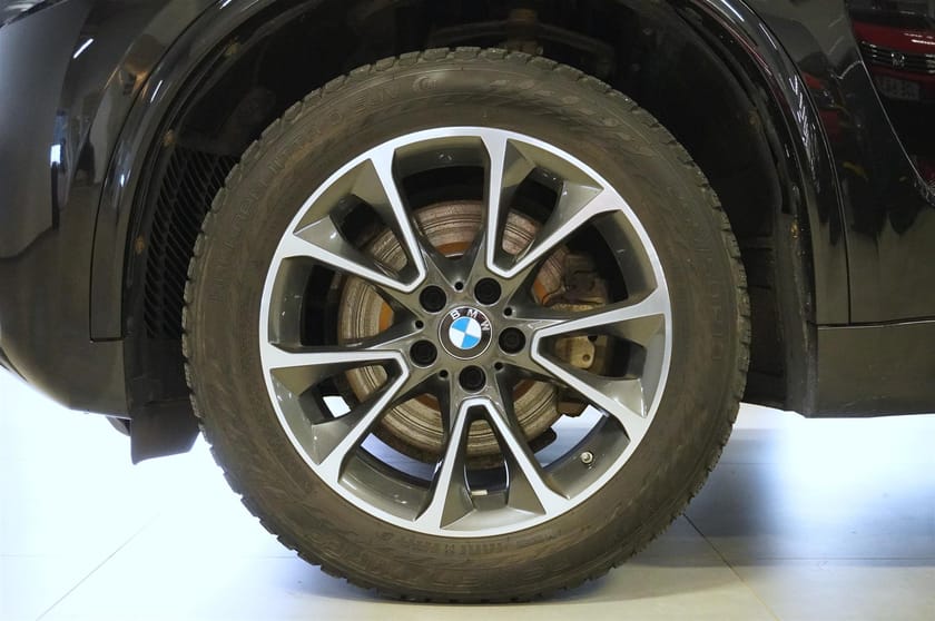 Bild 2 av BMW X5 xDrive40e M Sport HUD Drag H K Navi