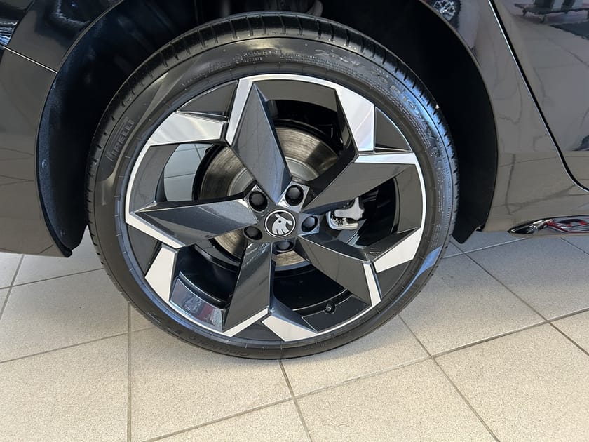 Bild 5 av Škoda Superb iV Kombi COMBI SPORTLINE 1,5 TSI 204 HK 6 VXL DSG