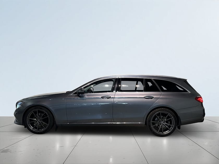 Bild 4 av Mercedes-Benz E 220 T d 4MATIC Avantgarde 360° Widescreen Dvärm Drag GPS SoV