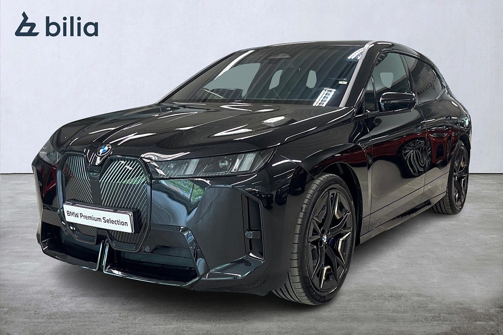 BMW iX xDrive60, 544ps, 2025