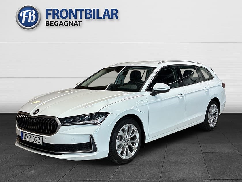 Bild 4 av Škoda Superb iV Kombi Skoda Kombi/B-kamera/Adaptiv fart/Keyless/El-stolar/drag