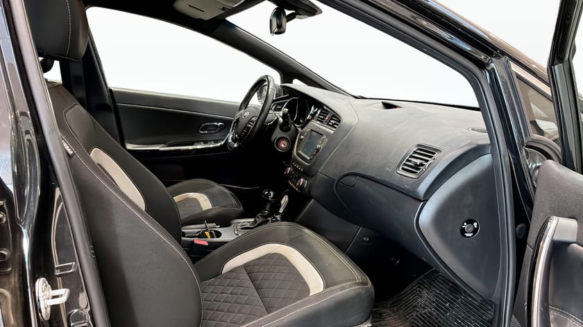 Bild 3 av Kia cee'd_sw SW GT-Line | Backkamera | 135hk