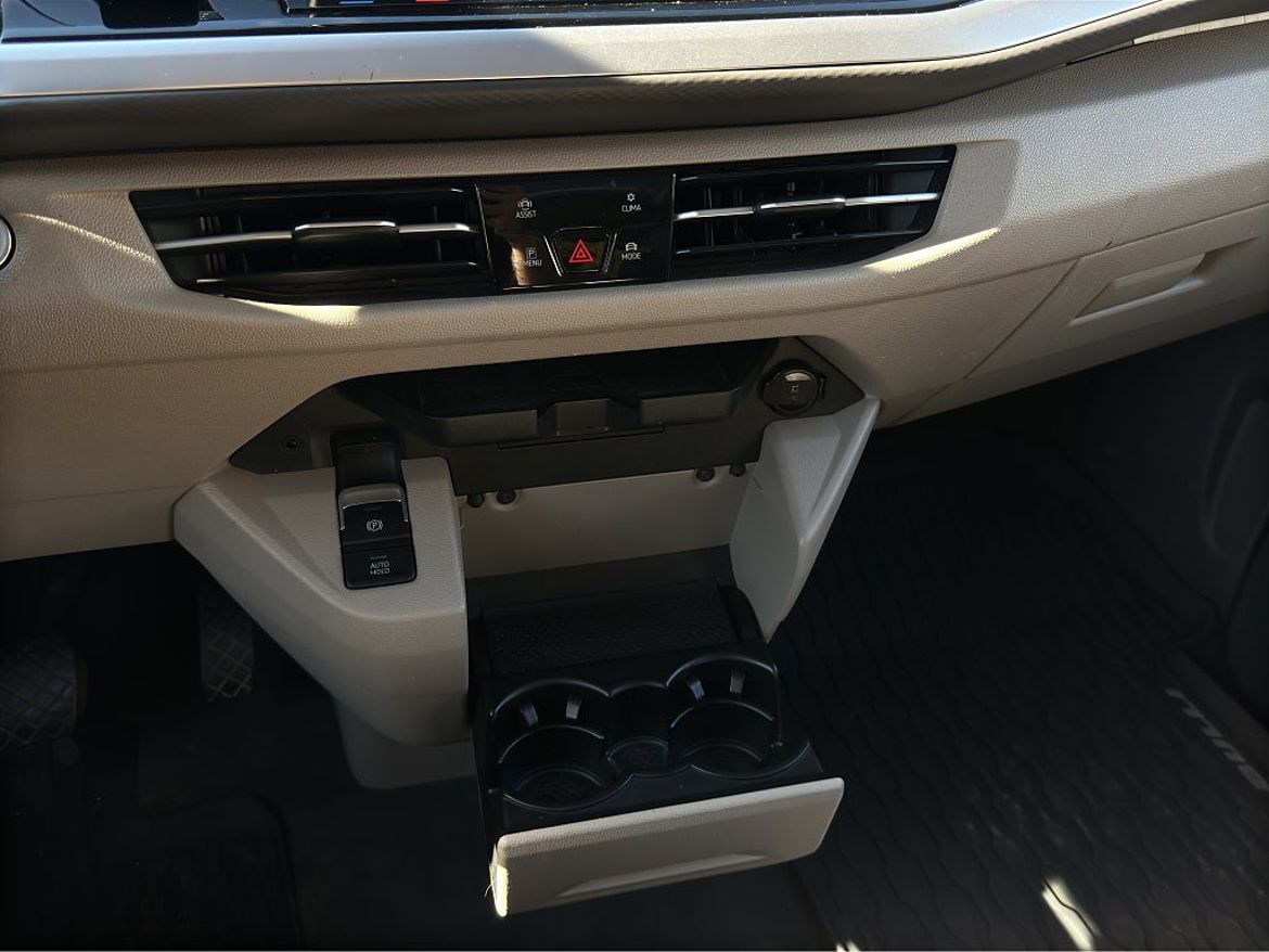 Volkswagen Multivan eHybrid, bild 16 av 19