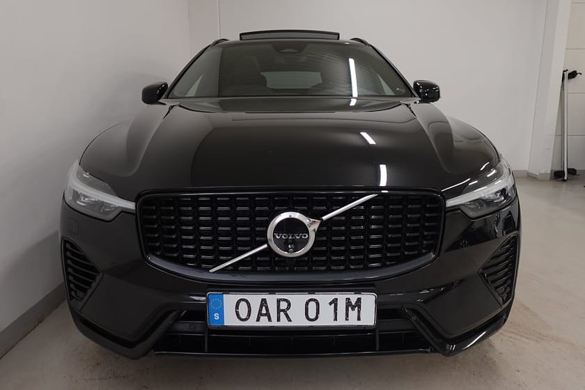 Bild 2 av Volvo XC60 Recharge T6 AWD Plus Dark Edt H/K Drag Pano 360° P-Värm