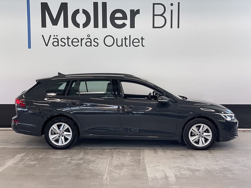 Bild 5 av Volkswagen Golf Sportscombi SC 1.5 eTSI 130hk Drag Värmare Nav Cockpit