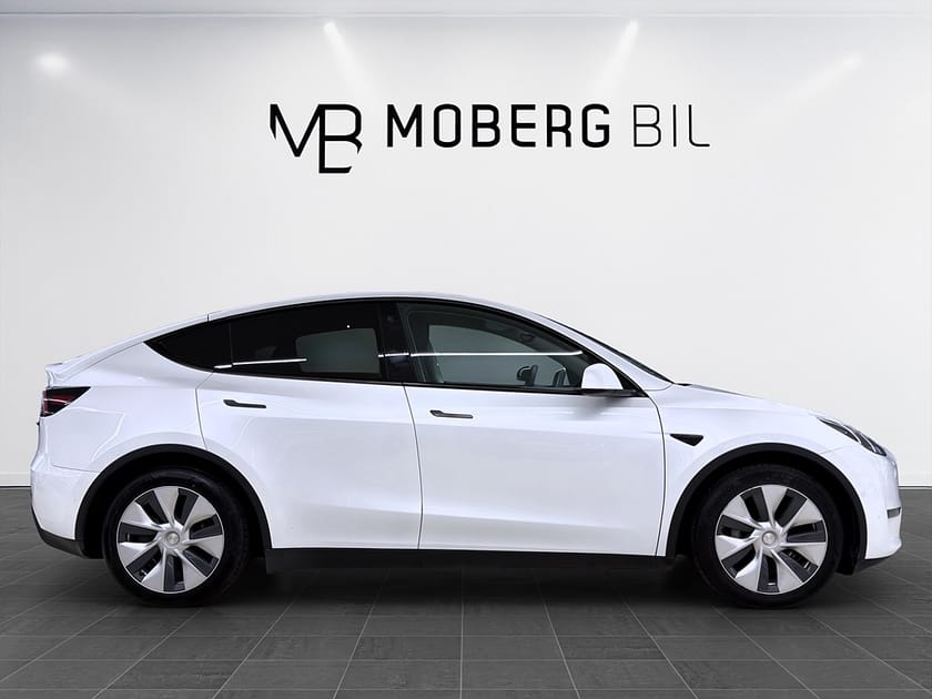 Bild 4 av Tesla Model Y Long Range AWD 514hk Pano Läder B-Kamera Navi