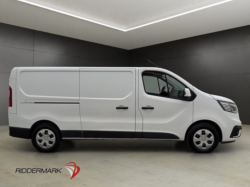 Bild 2 av Renault Trafic Skåpbil L2 Värmare Dragkrok LED CARPLAY B-Kamera Moms
