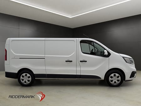 Renault Trafic Skåpbil L2 Värmare Dragkrok LED CARPLAY B-Kamera MOMS