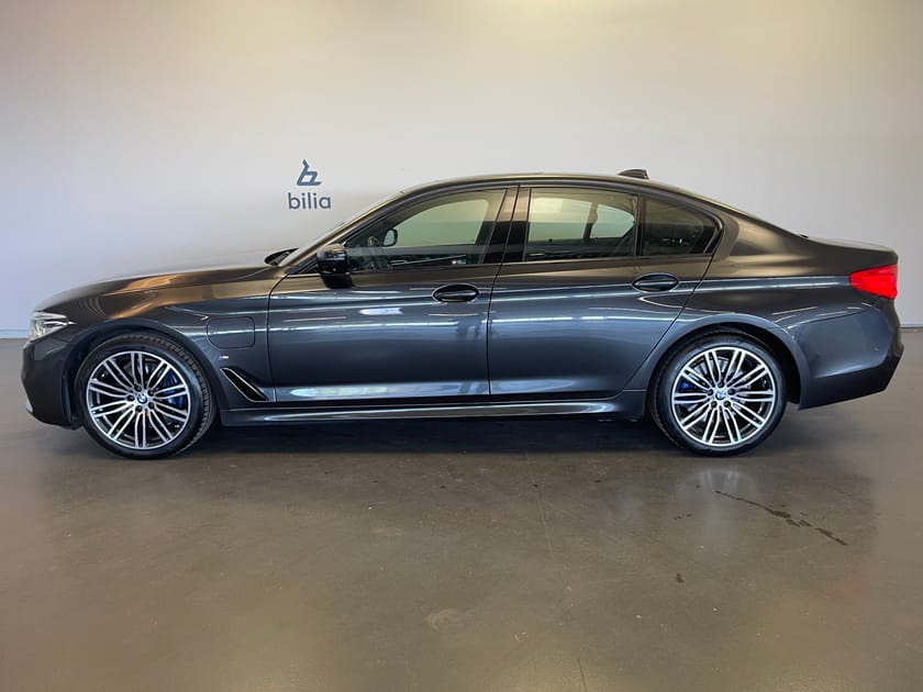 Bild 2 av BMW 530e xDrive iPerformance Sedan M-sport / Panorama/ Navigation/ 360 Kamera/