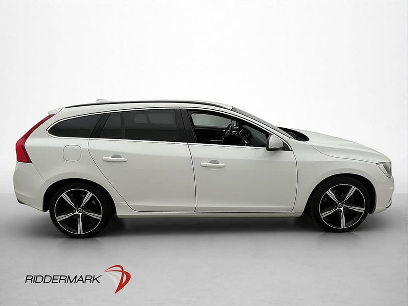 Bild 4 av Volvo V60 D2 R-Design Värmare P-Sensorer Halvskinn Rattvärme