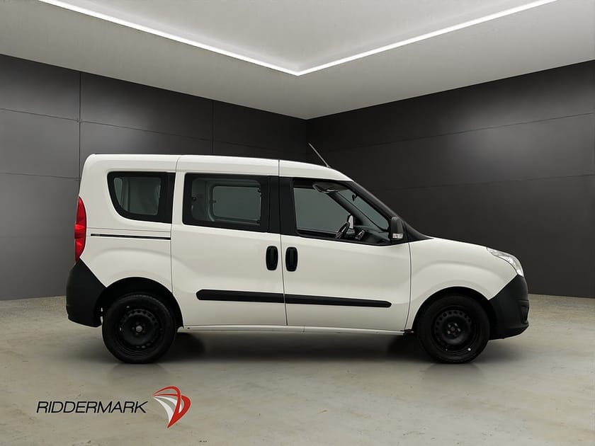 Bild 2 av Opel Combo Life 1.3CDTI A/C Euro6 0.51 L/Mil 5-Sits