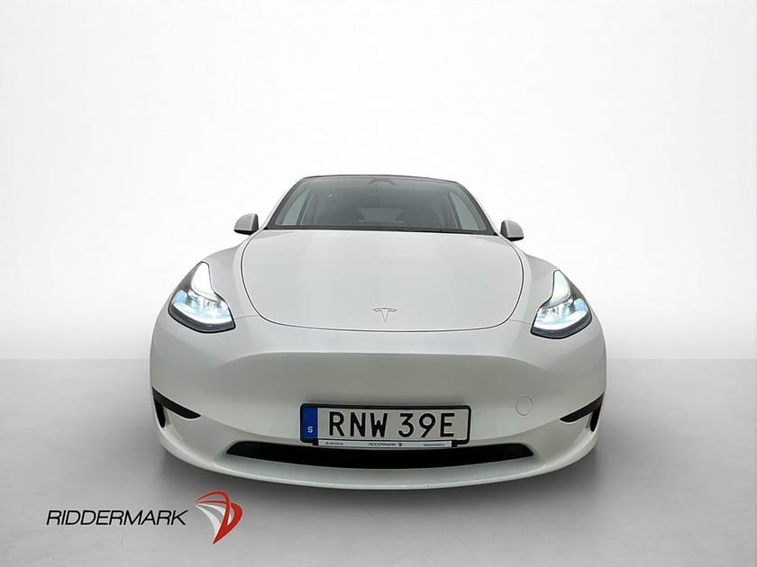 Bild 3 av Tesla Model Y Standard Range RWD AP Pano Kamera Svensksåld