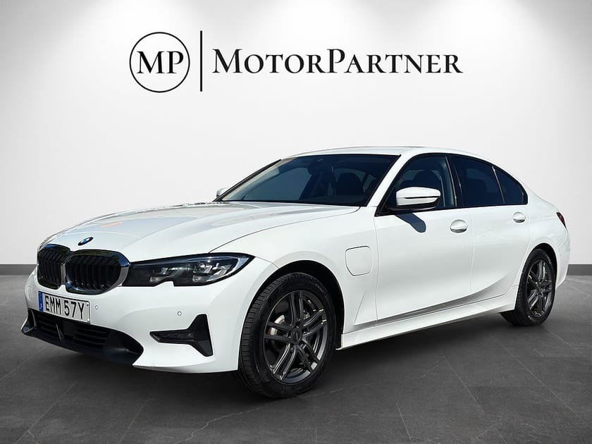 Bild 3 av BMW 330e Sedan Plug-in hybrid Sport Line Navi Cockpit Euro 6