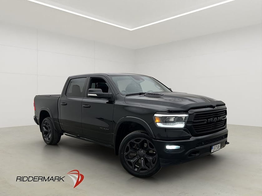 Bild 3 av RAM 1500 Crew Cab Dodge Laramie Night 5.7 4x4 Drag Luft H/K Pano Moms