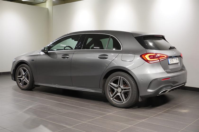 Bild 2 av Mercedes-Benz A 250 e 250e AMG Line Kamera Navi Keyless CarPlay Skinn
