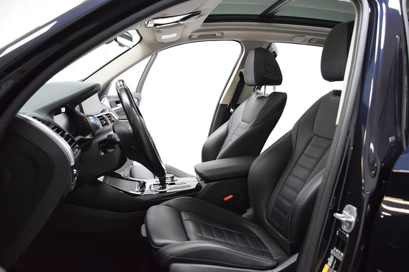 Bild 5 av BMW iX3 Charged Plus/ Panorama/ Harman Kardon/ Adaptiv farth.