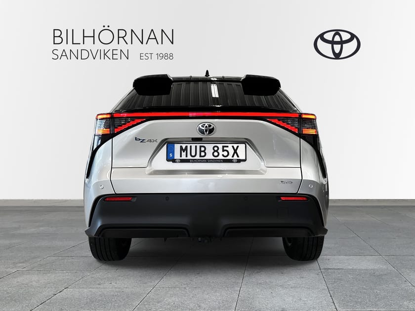 Bild 5 av Toyota bZ4X AWD Style Edition Panorama Bitone Vinterhjul Drag