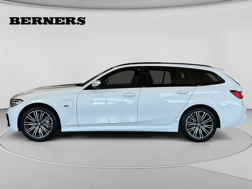 Bild 2 av BMW 330e xDrive Touring M-sport
