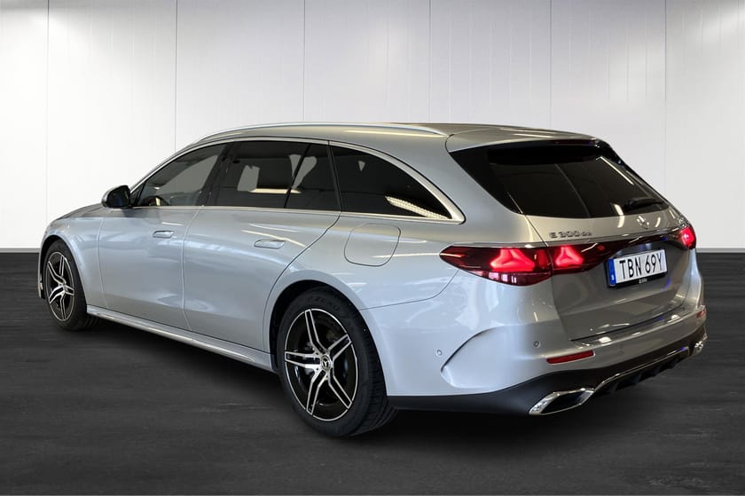 Bild 3 av Mercedes-Benz E 300 de 4MATIC T AMG-LINE/S-VHjul/Drag//keyless/360kamera