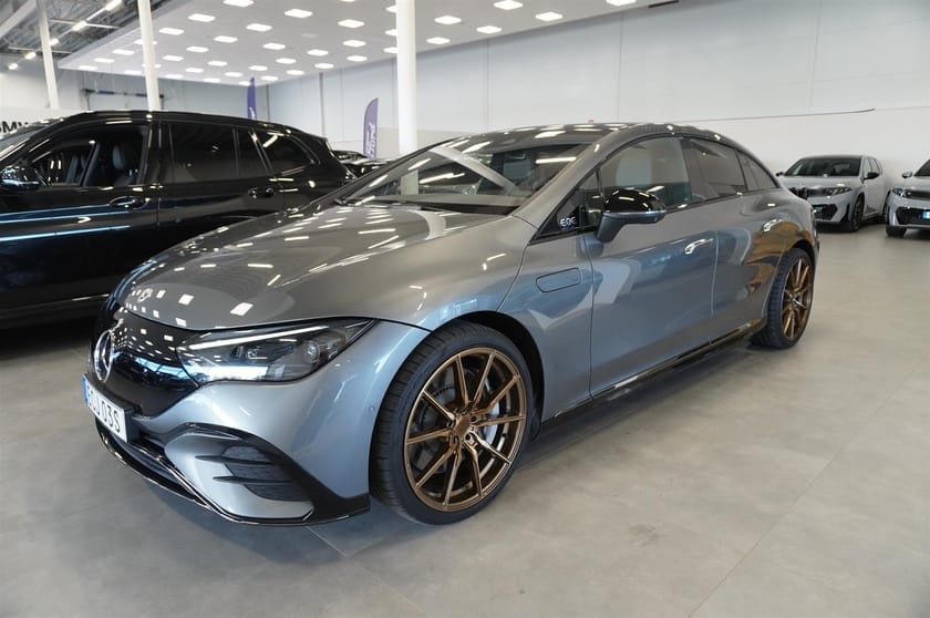 Bild 2 av Mercedes-Benz EQE 350 4MATIC AMG Night Package Pano Burmester