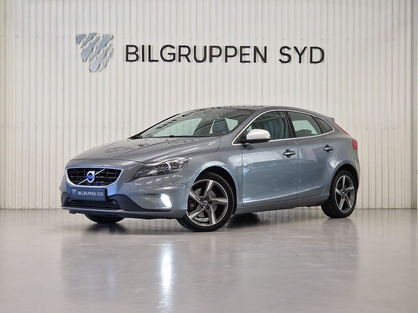 Bild 1 av Volvo V40 D4 R-Design|Panorama|Keyless|Dragkrok|Navi