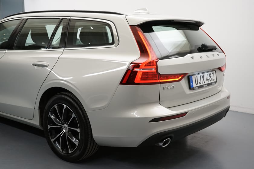 Bild 3 av Volvo V60 B4 Diesel Mom Adv Navi Pro Edition, Dragkrok, Navigation