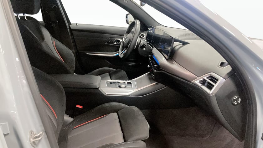 Bild 3 av BMW 330e xDrive Touring M Sport Active Comfort 19" tonade rutor, Hi-Fi