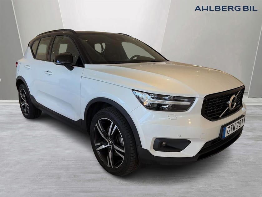 Bild 1 av Volvo XC40 D4 AWD R-Design, Teknikpaket PRO, Panoramaglastak, Parkeringskamera Bak, Förarstol Elmanövrerad, Navigation