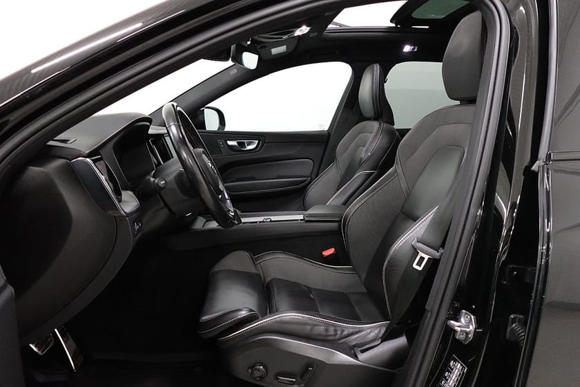 Bild 4 av Volvo XC60 Recharge T6 AWD Aut R-Design Panorama Drag P-Värme MOMS