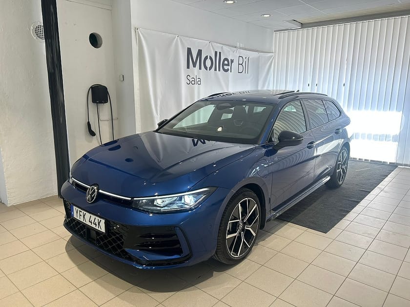 Bild 1 av Volkswagen Passat Variant eHybrid 1.5 TSI R-Line Panorama|Moms|Drag|HuD