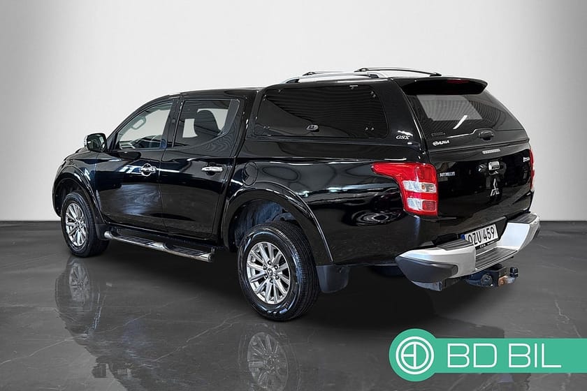 Bild 2 av Mitsubishi L200 Dubbelhytt 2.4 DI-D 4WD VÄRMARE KÅPA VÄLSERVAD BACKKAMERA MOMS
