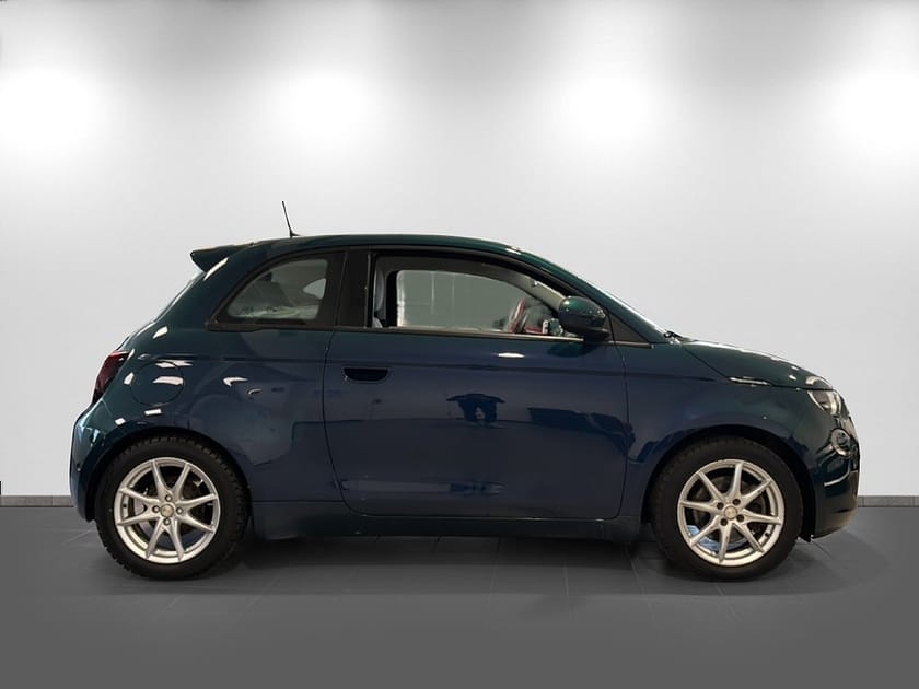 Bild 4 av Fiat 500e 500e 118hk Vinterhjul P-sensor Kamera LADDBOX PÅ KÖPET!
