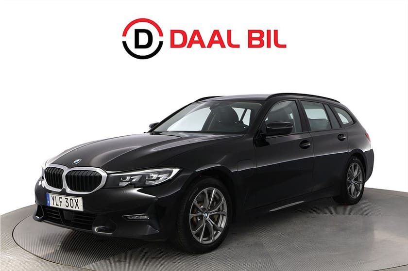Bild 1 av BMW 330e xDrive Touring 292HK SPORT LINE DRAG B-KAM NAVI NFC