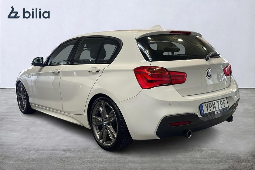 Bild 2 av BMW M140i BMW m140 | H&K | M sport | PDC | M-sportbroms