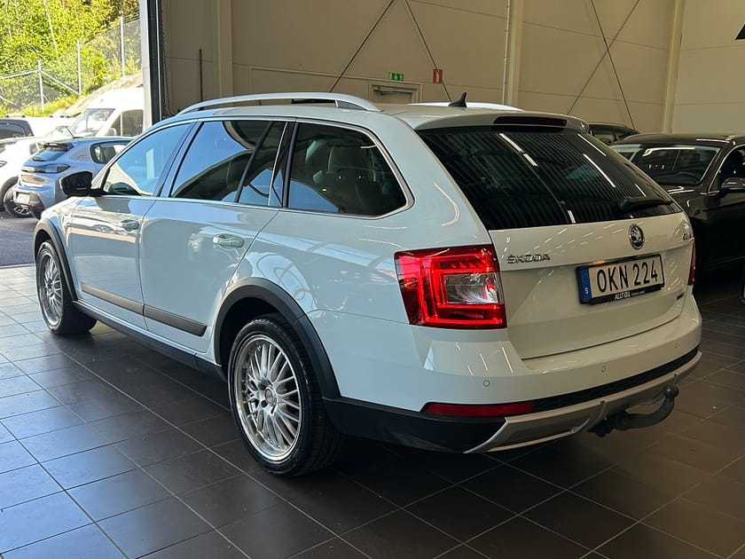 Bild 4 av Škoda Octavia Scout Skoda 2.0 TDI 4x4 Premium Navi/Kamera/Drag/Canton/Elstolar