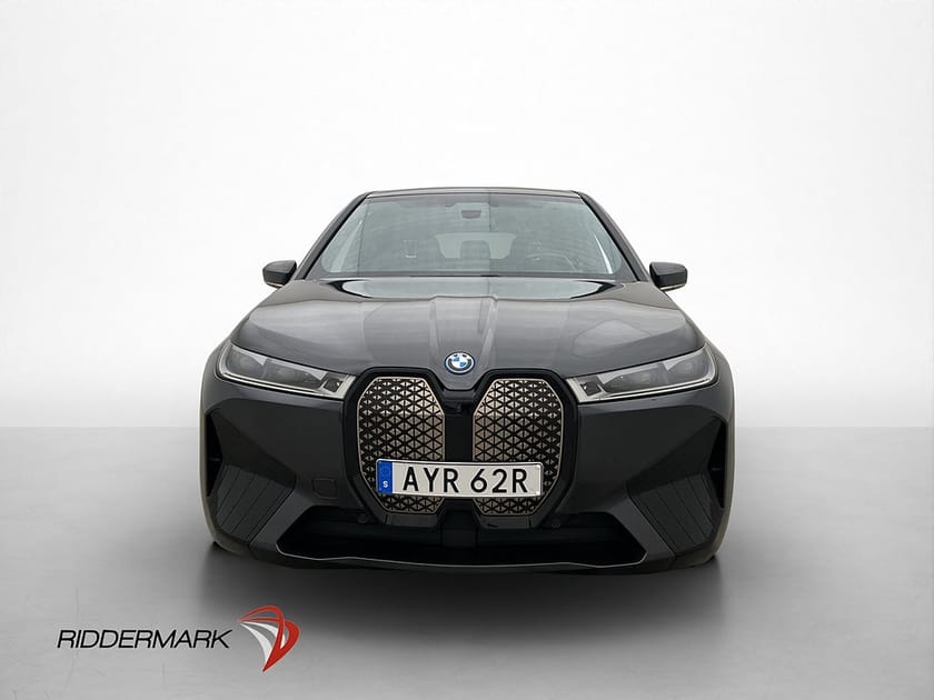 Bild 3 av BMW iX xDrive40 Sport Line Pano Drag DA+ PA+ Laser Sky Värme