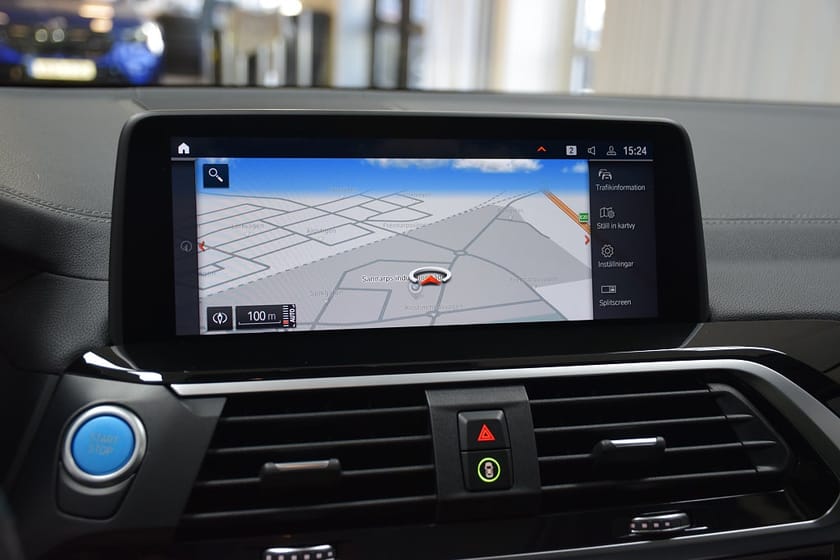 Bild 4 av BMW iX3 Charged Plus/ Panorama/ Harman Kardon/ Adaptiv farth.